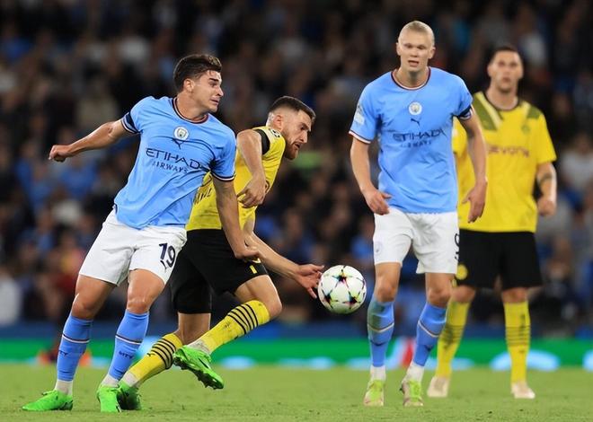 拜仁慕尼黑莱万帽子戏法再创纪录