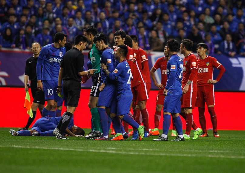 欧冠｜左右脚都碰到球 他的点球被取消