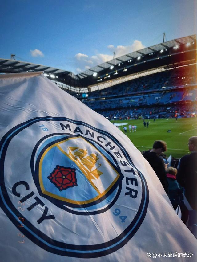 黎伊扬掏裆克里斯的裆部，裁判直接吹了夺权驱逐＂