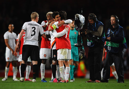 范弗里特37分维金斯30分 火箭险胜热火豪取九连胜